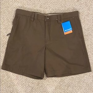 NWT Mens modern classic Columbia shorts, size 38